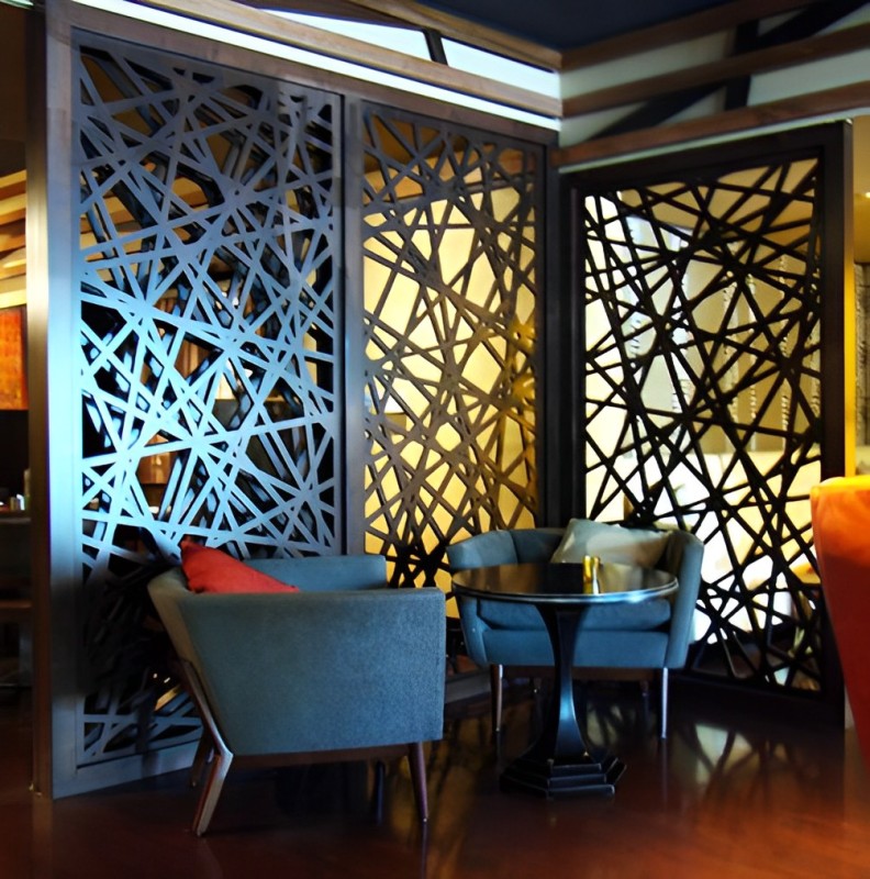 Geometric pattern design on wooden panels separating tables in a restaurant